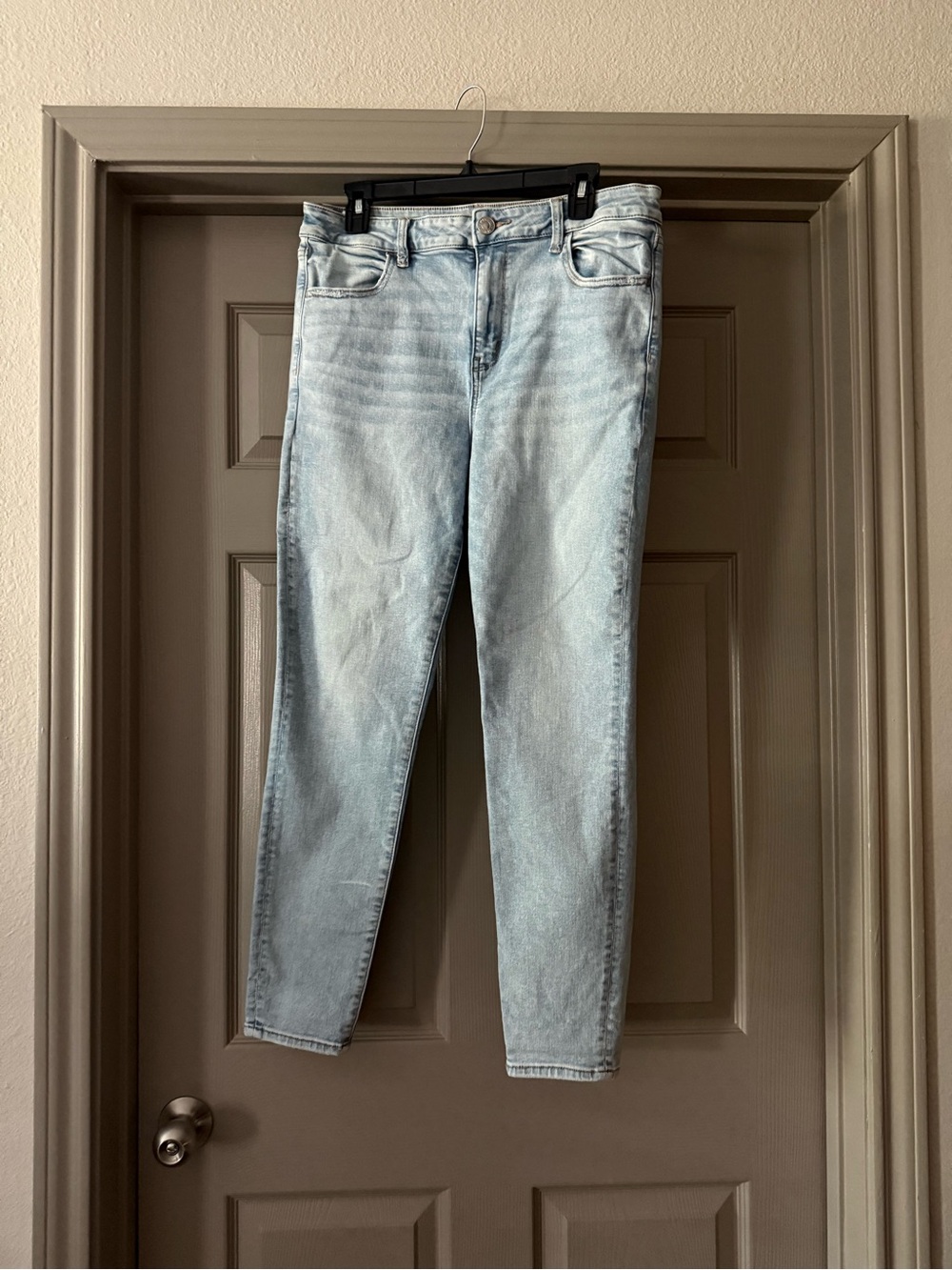 American Eagle Outfitters Light Blue High-Rise Skinny Jeans
